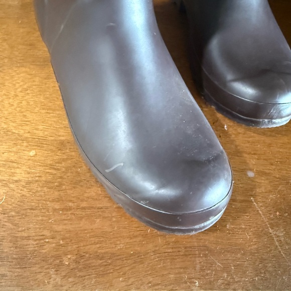 Hunter Olive and Chocolate Boots - Picture 5 of 7